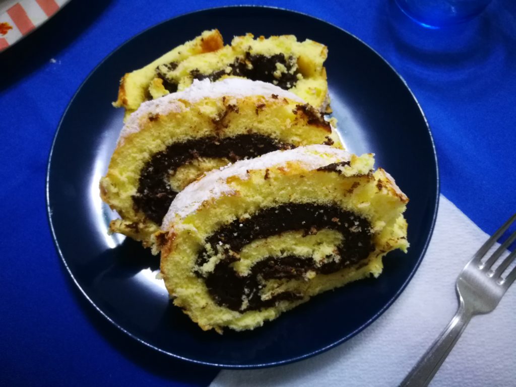 Rotolo con crema pasticcera al cacao senza glutine