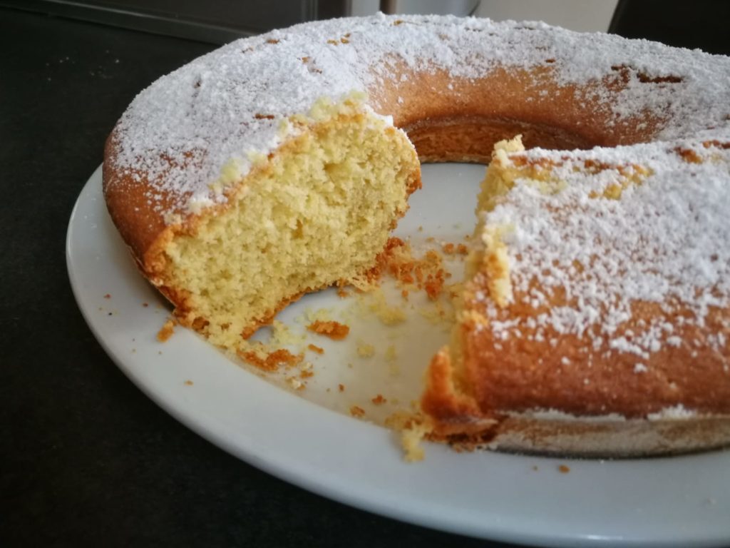 Ciambella morbida al limone senza glutine