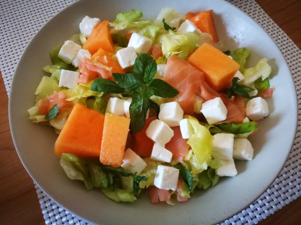 Insalata melone salmone e feta