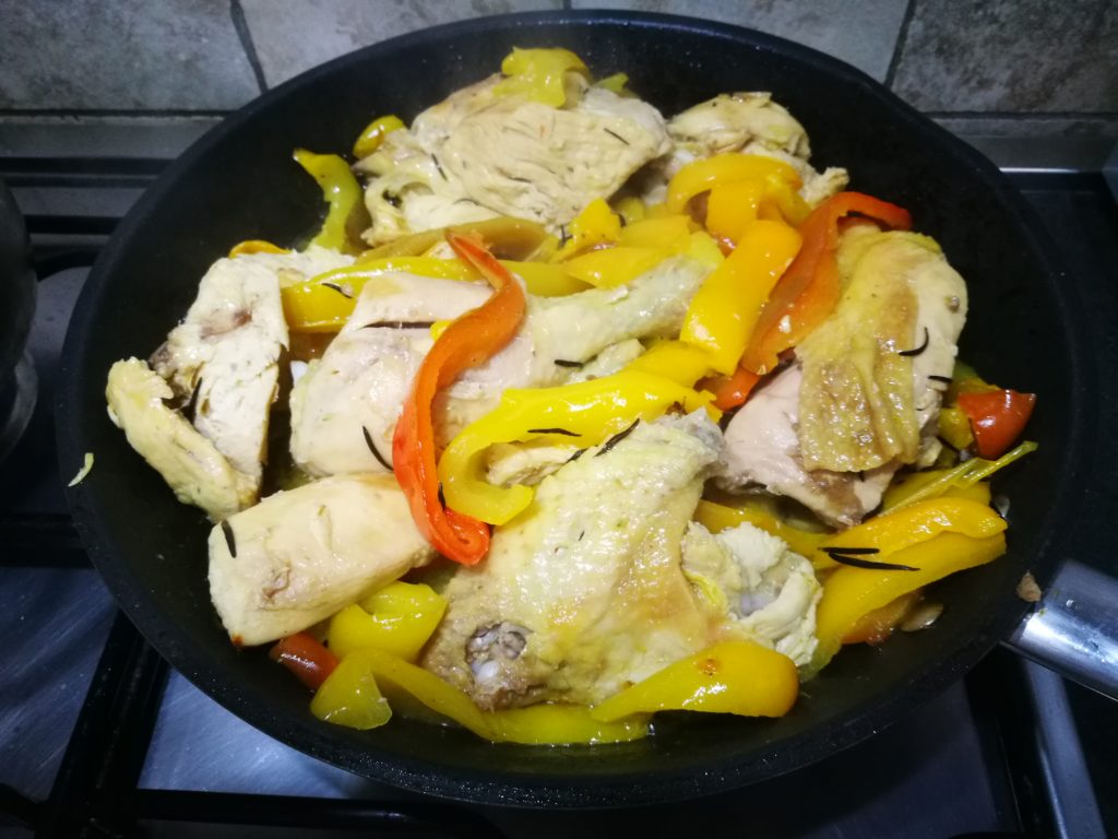 Pollo ai peperoni in padella