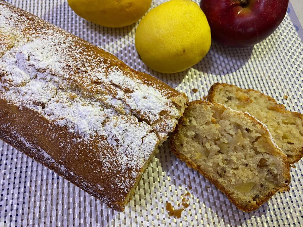 Plumcakes soffice con mele e noci senza glutine