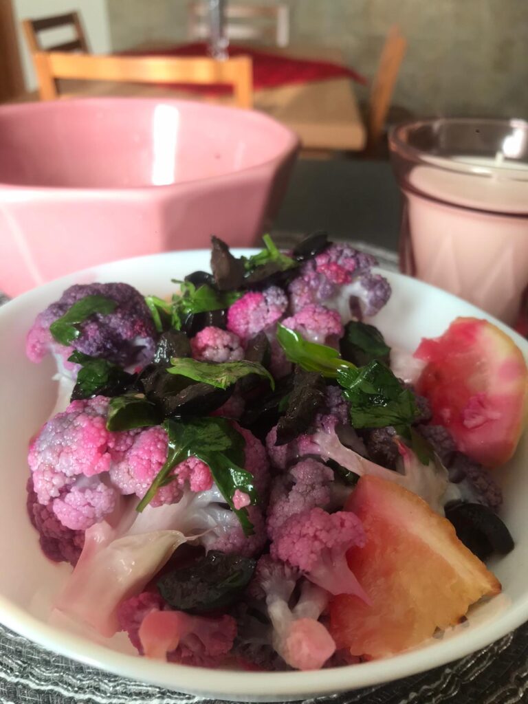 Cavolo viola al forno con limone, olive e prezzemolo