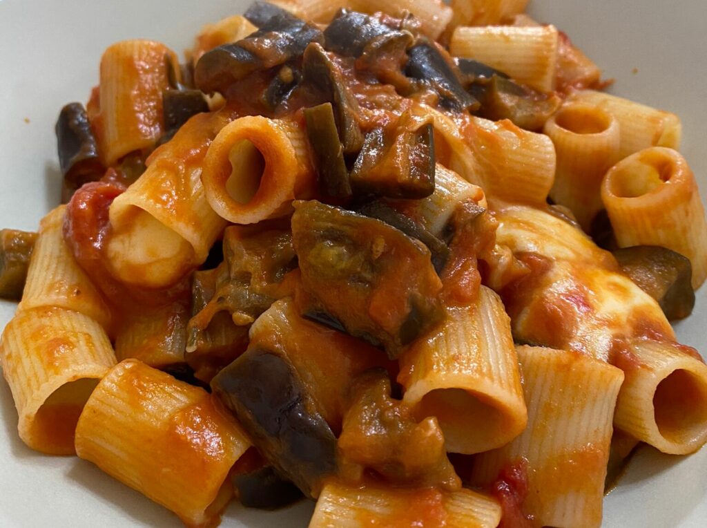 Pasta senza glutine con melanzane e mozzarella