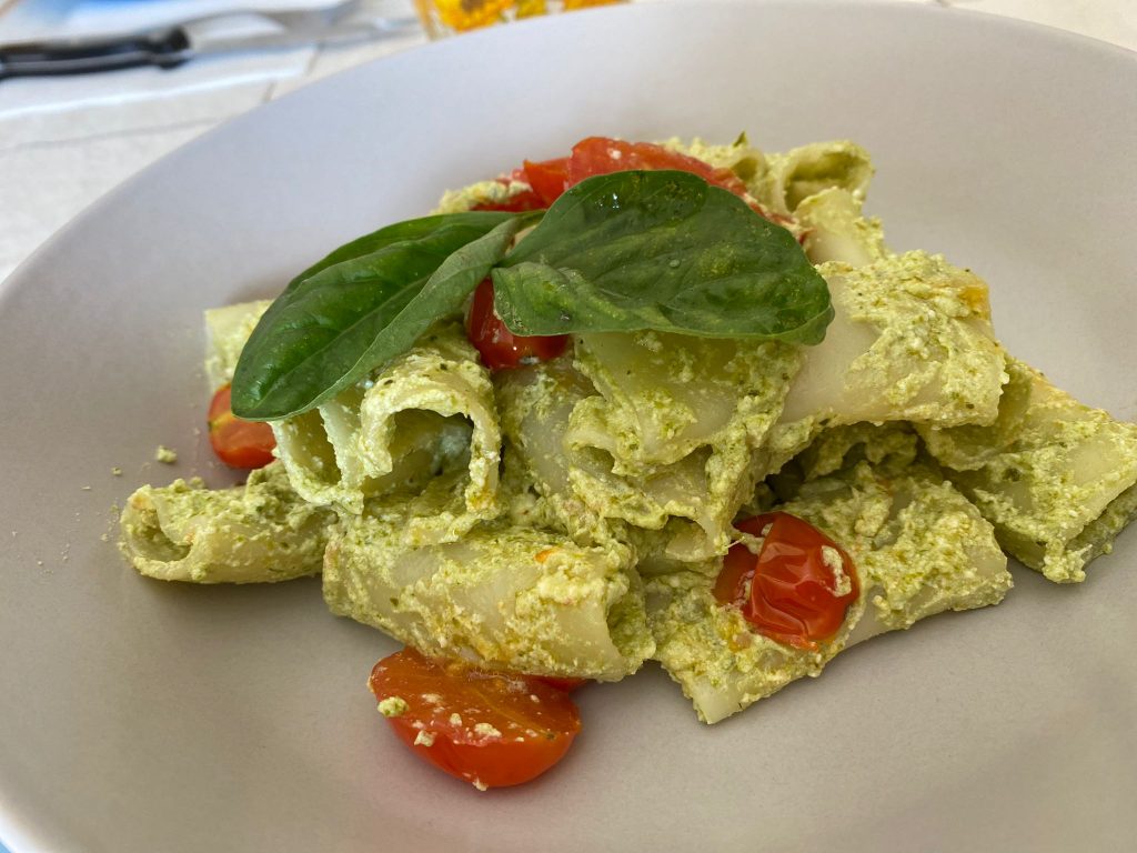 Pasta senza glutine pesto ricotta e pomodorini