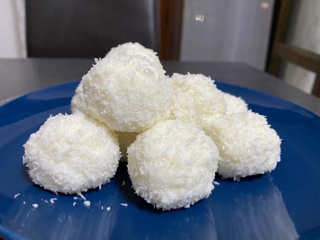 Palline al cocco e ricotta